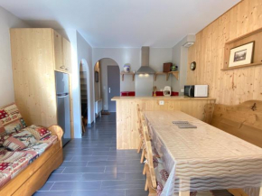 Joli chalet 60m2 proche du centre. parking. balcon